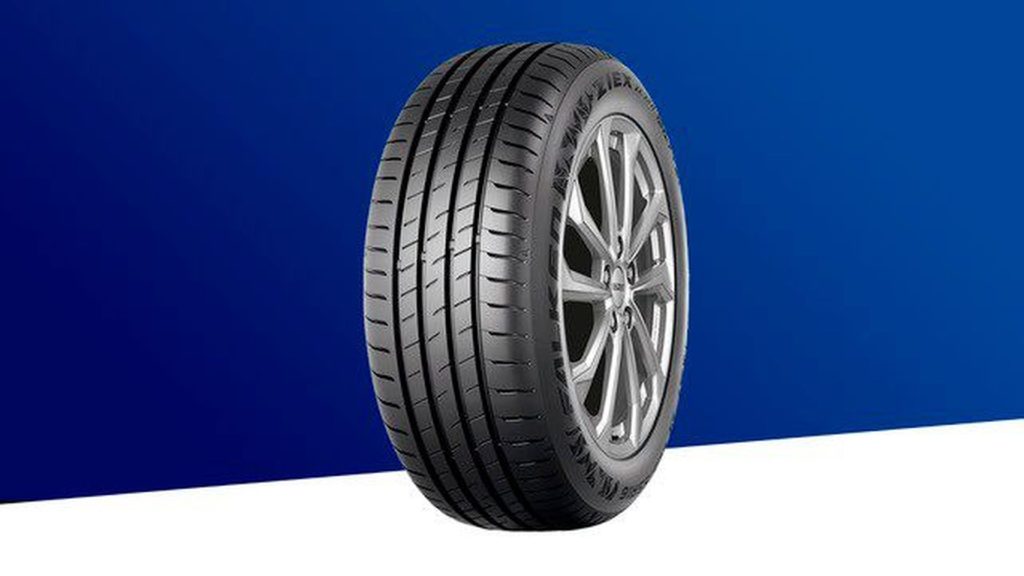 Ελαστικό Falken ZIEX ZE320 σε μπλε φόντο.