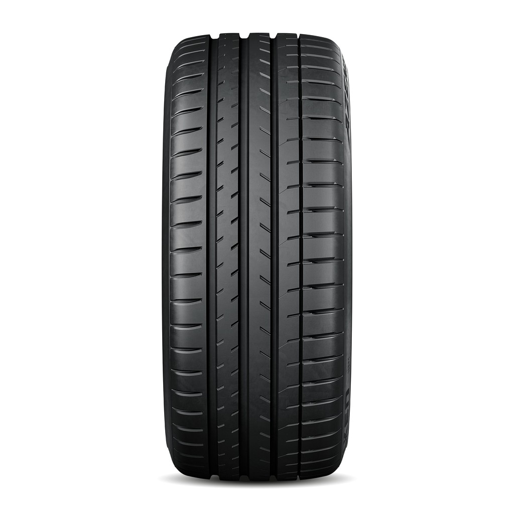 Falken_AZENIS-RS820_0Grad.jpg