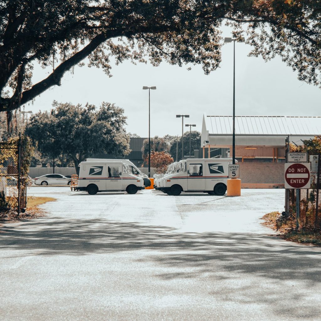 Επαγγελματικό van — φωτογραφία Jon Champaigne / Unsplash